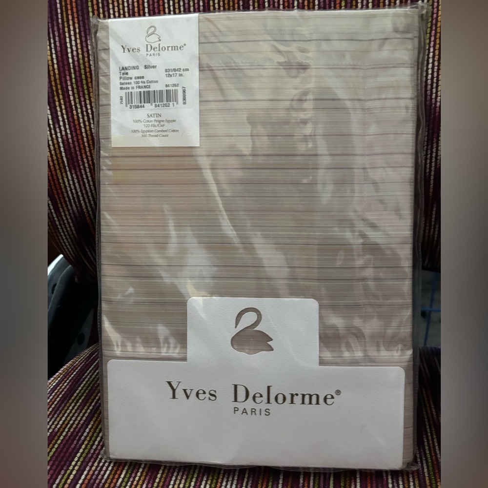 Yves Delorme pair of boudoir shams in Landing / Silver 12” x 17” new & unopened